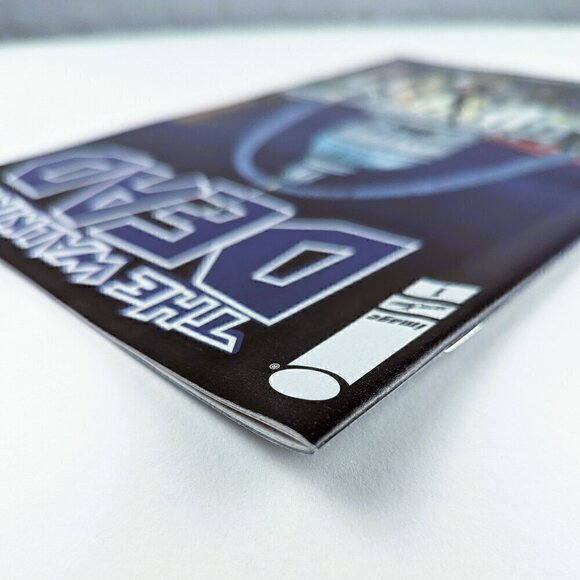 The Walking Dead Wizard World Comic Book - 2015 St. Louis Edition #1 - Picture 3 of 9